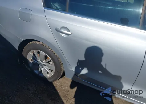 2015 Volkswagen Jetta 1.8T Se из США, поврежденный, VIN 3VWD17AJ4FM323906